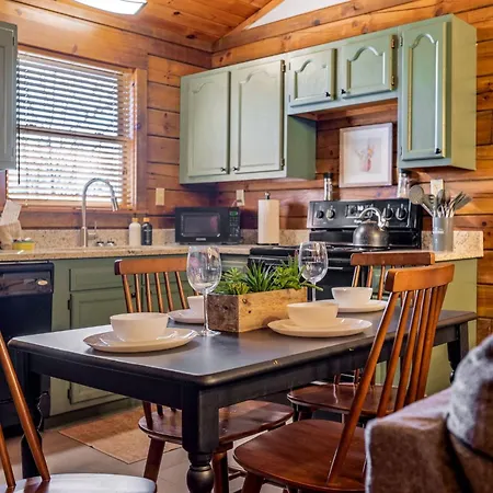 Couples Getaway Cabin Near National Park W Hot Tub